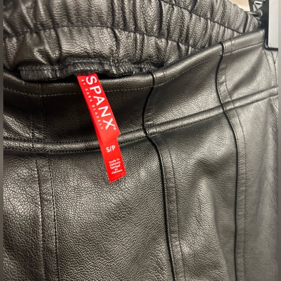 SPANX Faux Leather Jogger Pants Size Small - Picture 4 of 8
